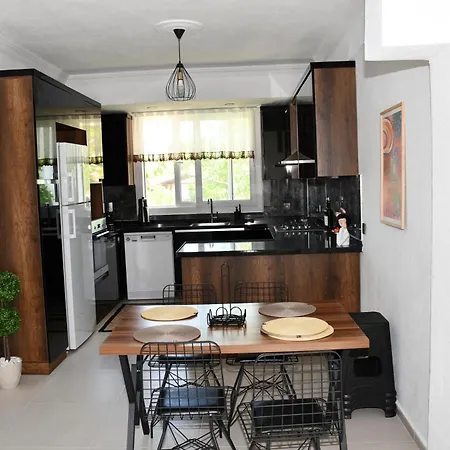 Bed & Breakfast Airport 3*